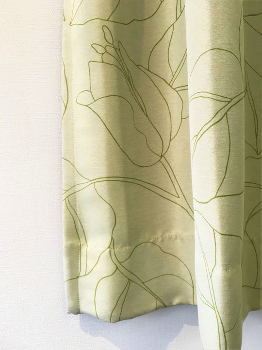 ライトグリーン＆リーフ模様の遮光カーテン