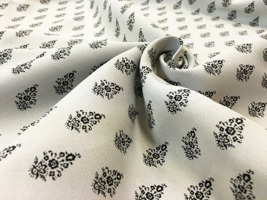 白＆黒＆小花しずく状モチーフの遮光カーテン
