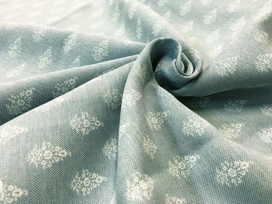 ブルー＆白＆小花しずく状モチーフの遮光カーテン