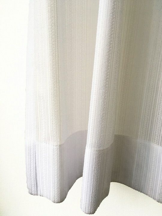 ホワイト＆ストライプ柄の花粉キャッチレースカーテン