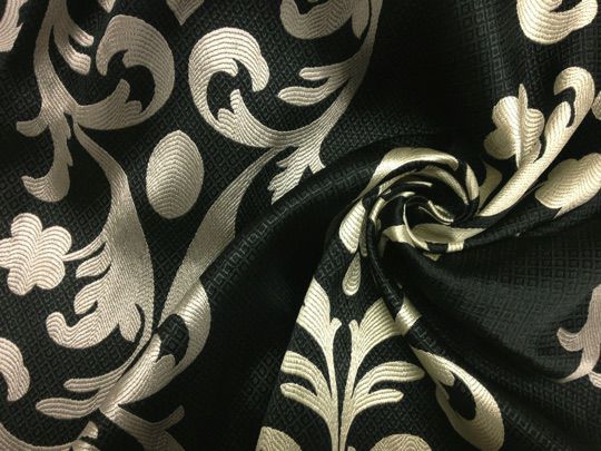 黒＆シルバー＆ダマスク柄のプレミアムカーテン