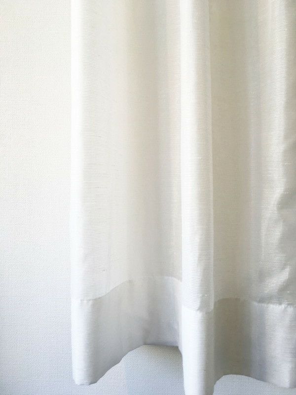白＆細め横ライン模様の遮熱レースカーテン