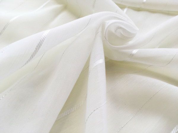 白＆シルバー＆縦ライン模様の遮熱レースカーテン