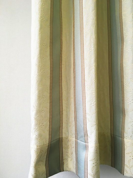 アイボリー＆水色＆茶色＆ストライプ蔦模様のカーテン