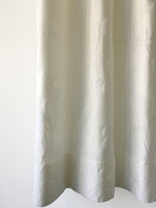 オフホワイト＆花模様のカーテン