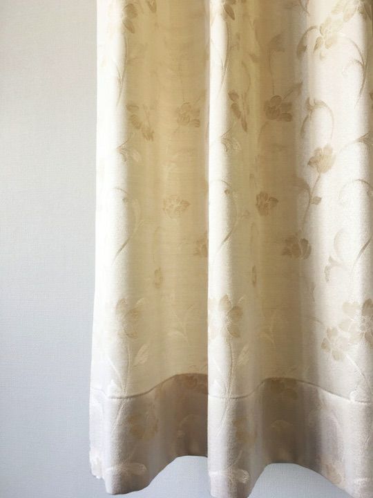 アイボリー＆ストライプ＆花模様のカーテン