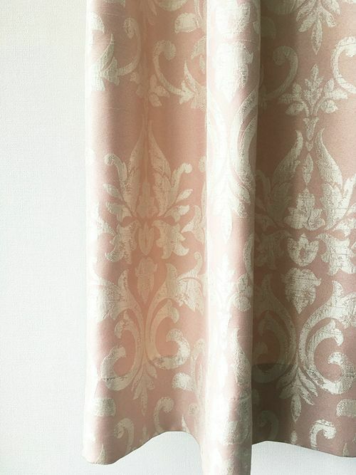 ピンク＆ダマスク柄のジャカード織カーテン