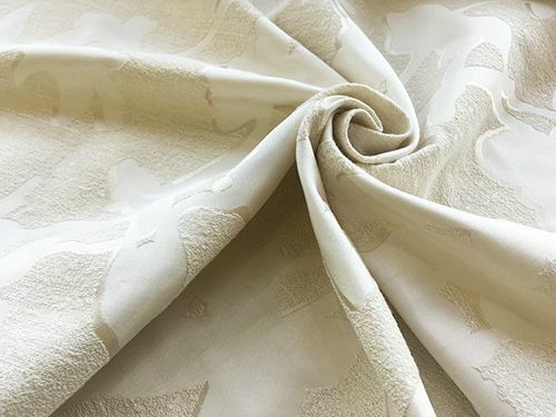 アイボリー＆シルク調幾何学模様のジャカード織カーテン