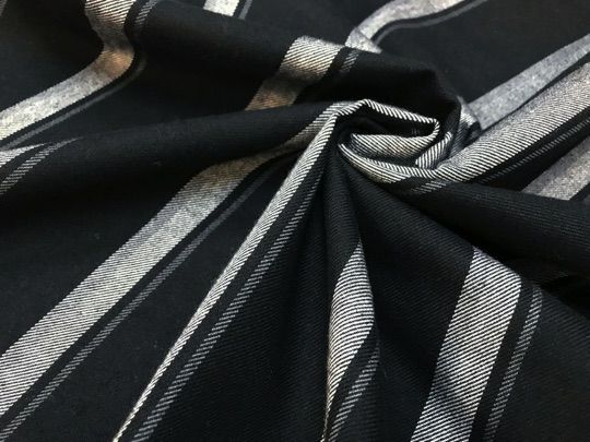 ブラック&グレー&ホワイト&ストライプ柄のカーテン