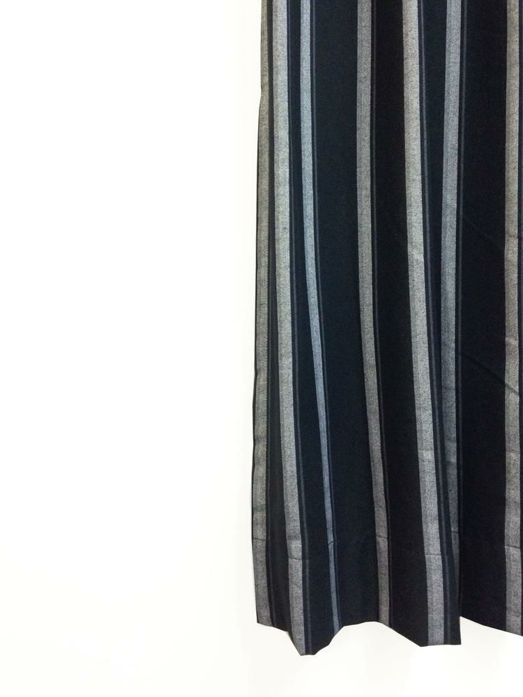 ブラック&グレー&ホワイト&ストライプ柄のカーテン