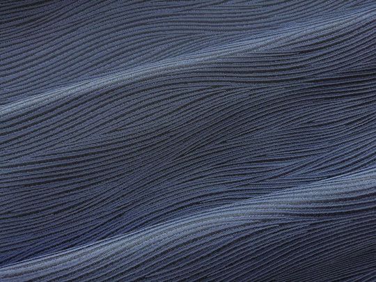 ブルー＆流線模様の2級遮光カーテン