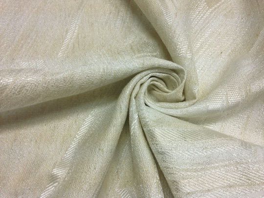 アイボリーホワイト＆シルバー＆幾何学模様のプレミアムカーテン