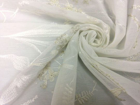 白＆ゴールドベージュ＆花柄刺繍デザインのプレミアムレースカーテン