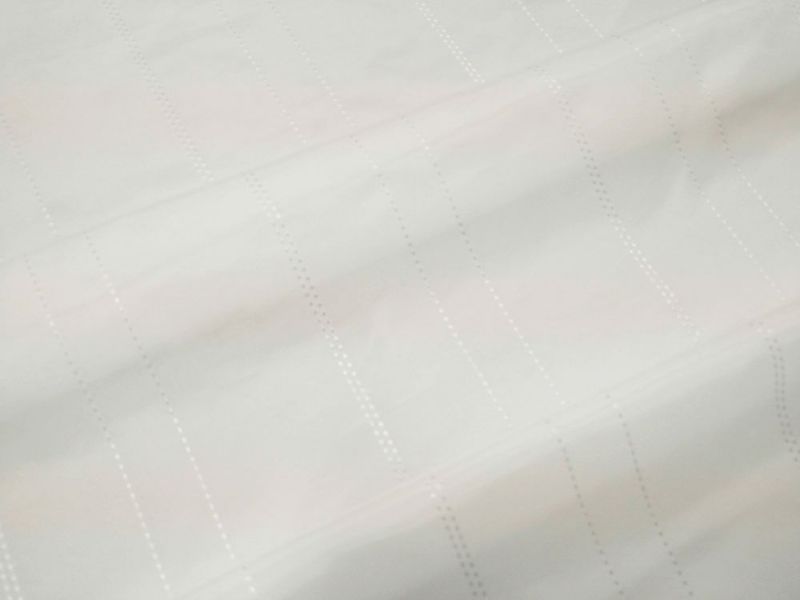 ホワイト＆ボーダーラインの遮熱ウェーブロンレースカーテン(UPF50+)